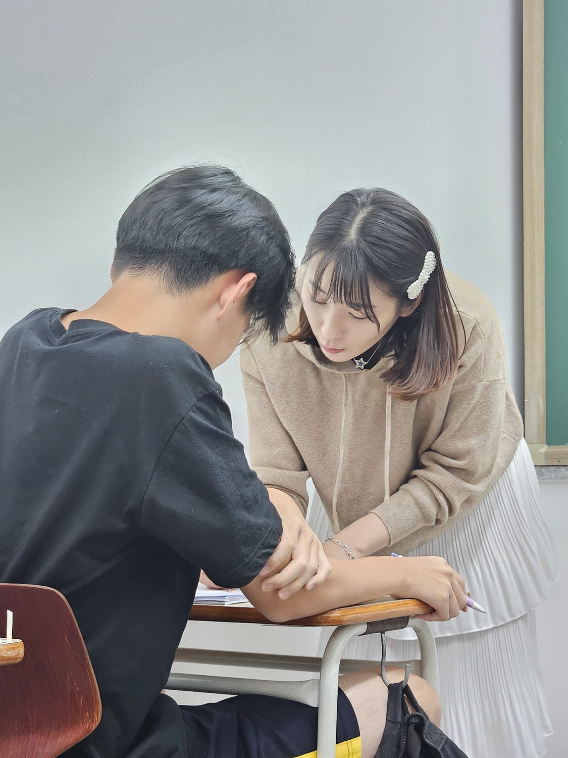 개인별 맞춤 케어로 학생을 1대1 밀착 관리하는 백마·마두 킬영어수학전문학원 수업 모습